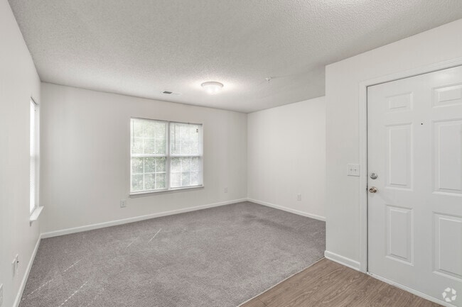 1BR, 1BA - 753SF - Living Room