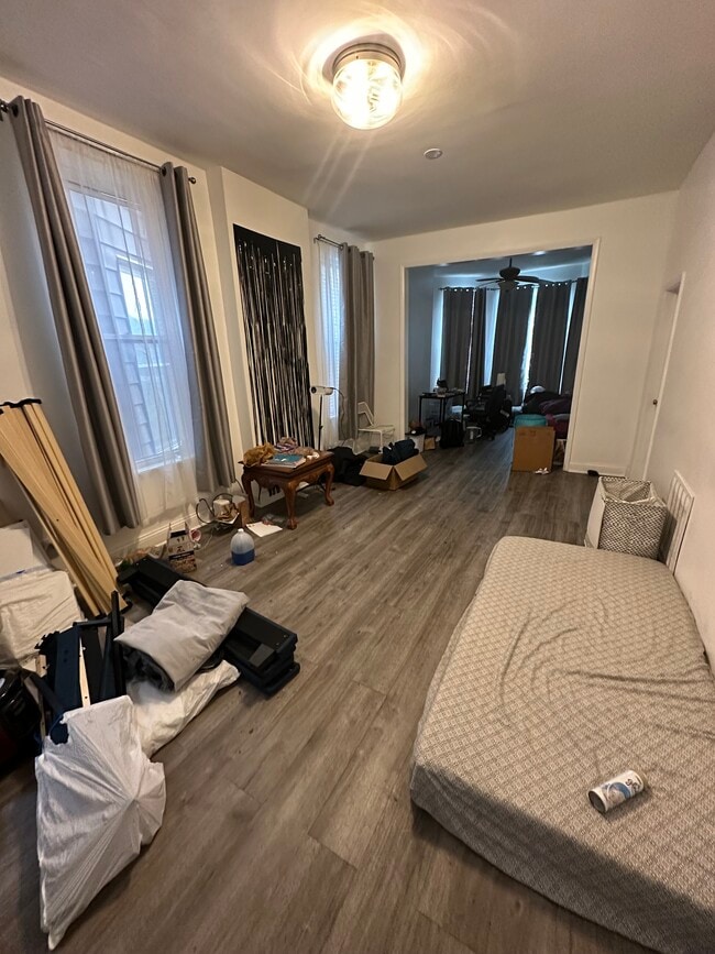 Living Room - 825 S Laflin St Unit 3