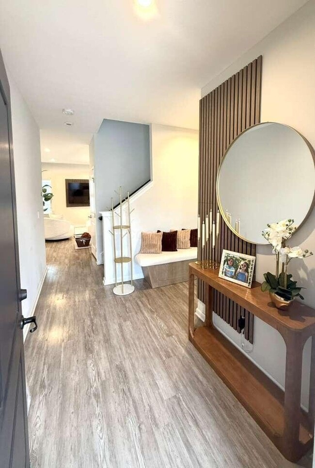 Photo - 585 Bermuda Way