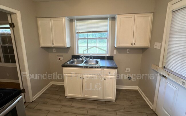 Photo - 3710 Elm Park Rd