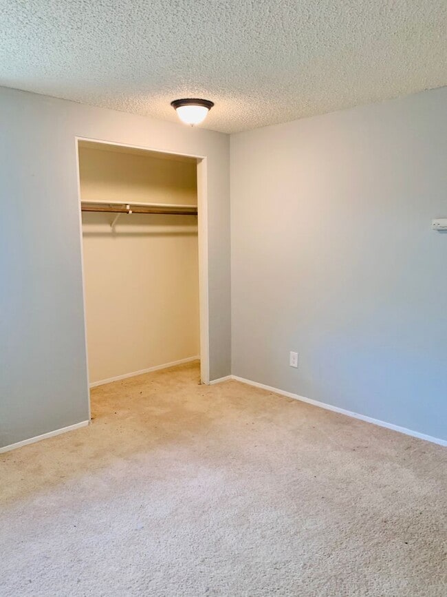 Photo - Light, Bright and Updated 2 bed 1.5 bath townhouse in Lynnwood