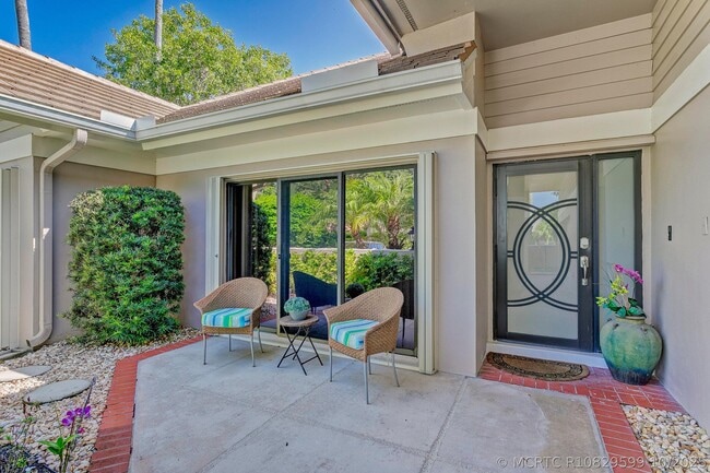 Photo - 156 Coventry Pl