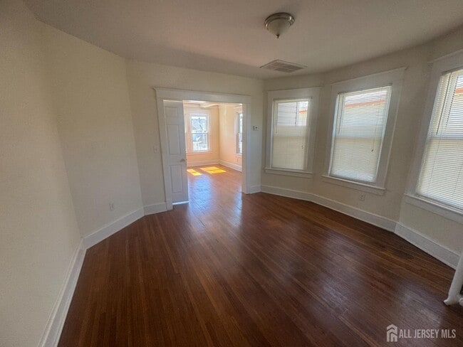 Photo - 261 Powers St