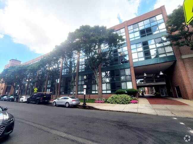 Building Photo - 42 8th St Unit 2515 Rental
