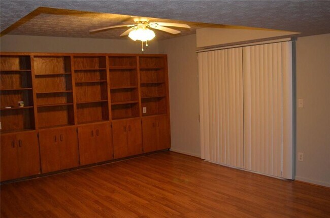 Photo - 2745 Peachtree Walk