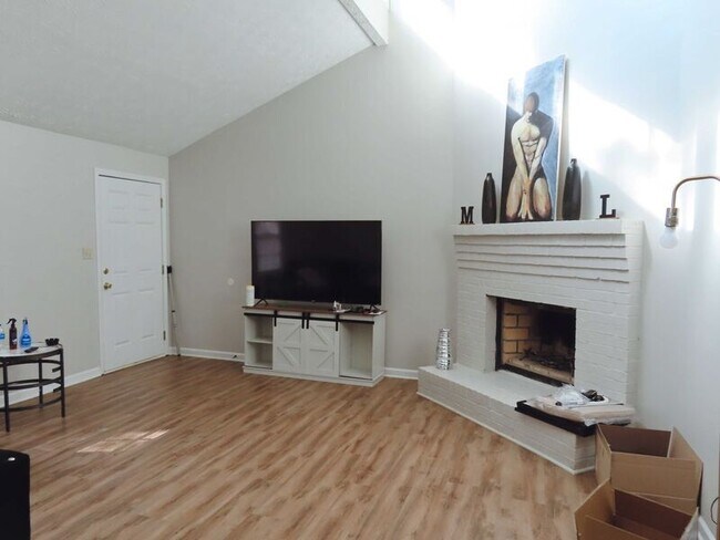 Photo - 402 Freeman Dr