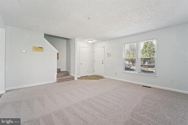 Photo - 11 Gemstone Ct