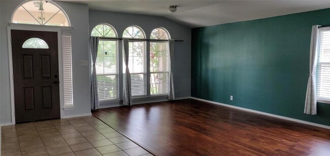 Photo - 309 Riverine Way