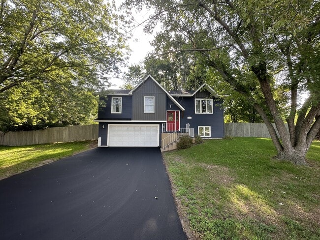 Building Photo - 3700 Bryant Cir