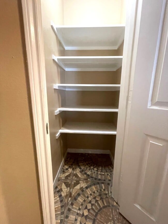 Photo - 1134 Somercotes Ln