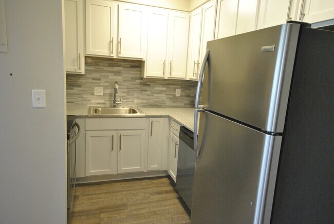 Photo - 728 S Main St