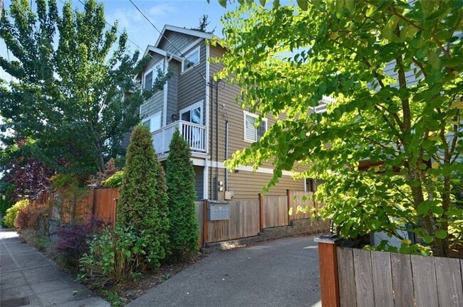 Building Photo - 8513B Stone Ave N