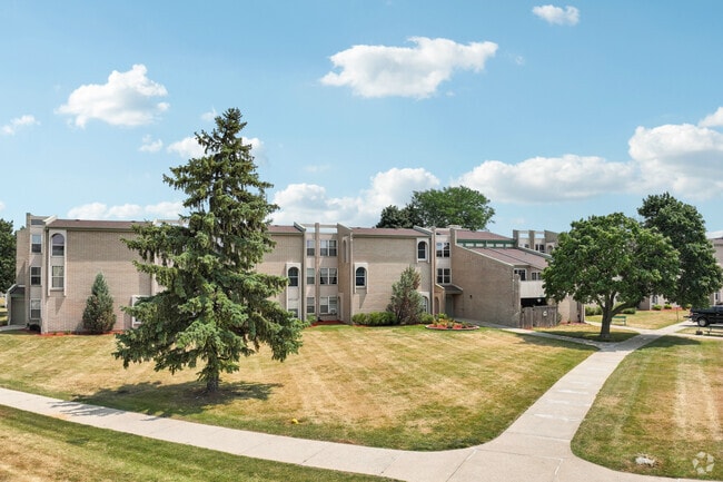 Primary Photo - Evergreen Square - 62+ Senior Housing