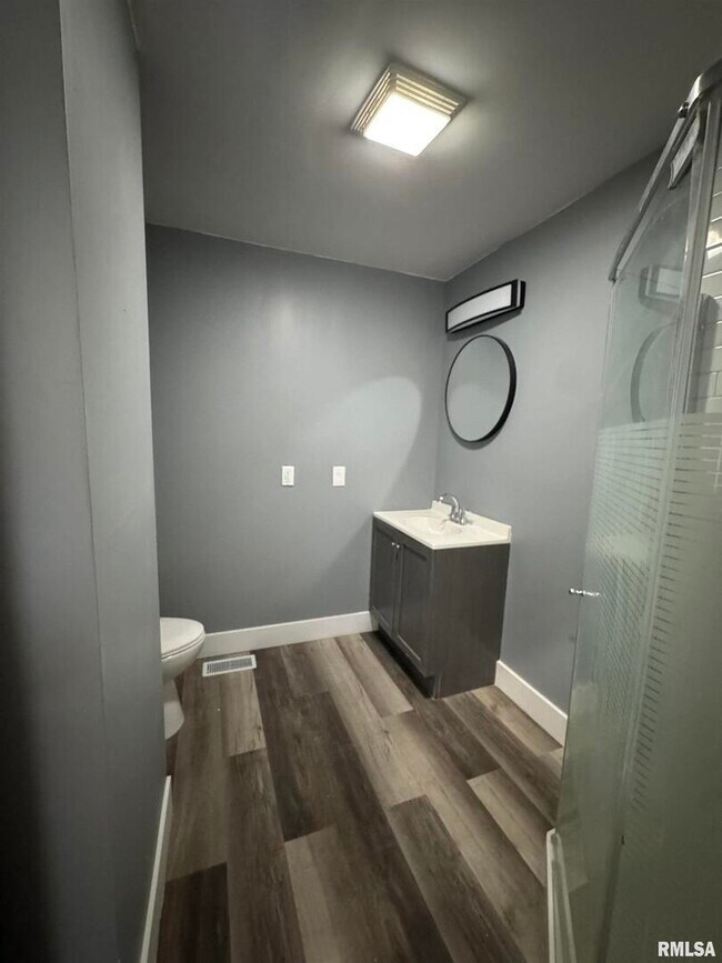 Photo - 627 N Division St