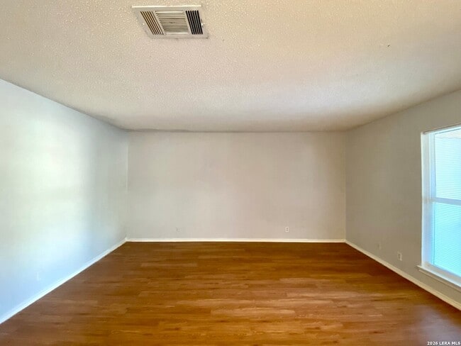 Photo - 5225 Meadow Field