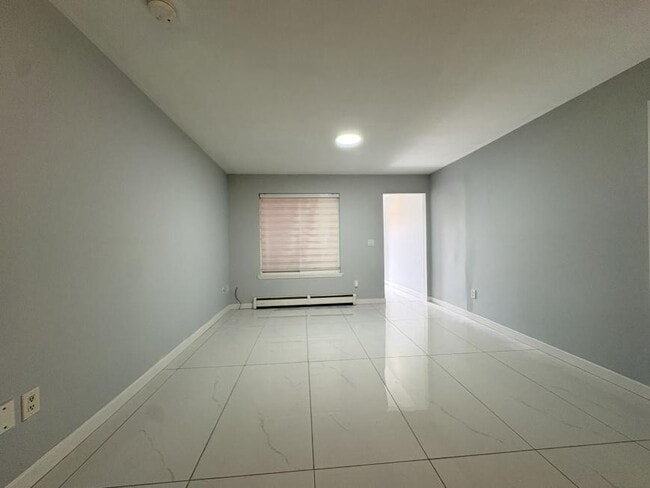Photo - 3 bedroom in Surrey BC V3T 2P9
