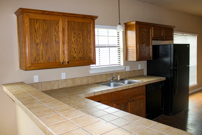 Photo - 208 Garden Dr