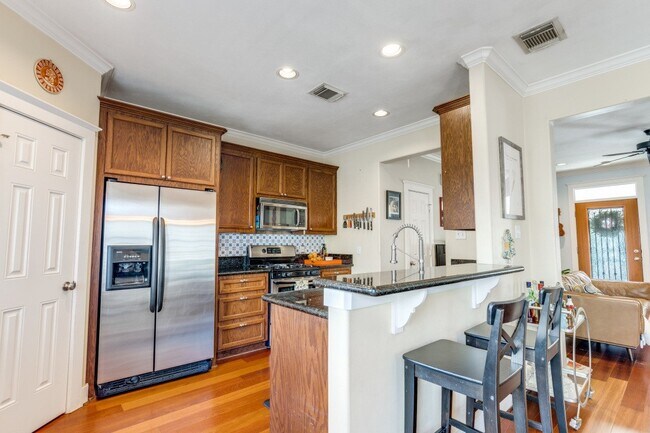 Photo - 1017 W 15th 1/2 St