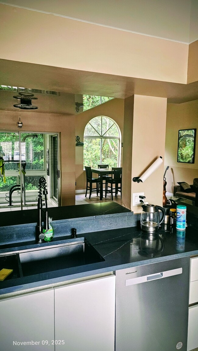 Photo - 1077 SE 6th Ave