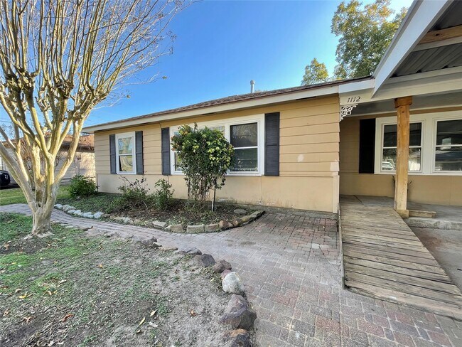 Photo - 1112 Southampton Dr