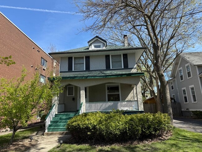 Photo - 1128 Greenleaf Ave Casa