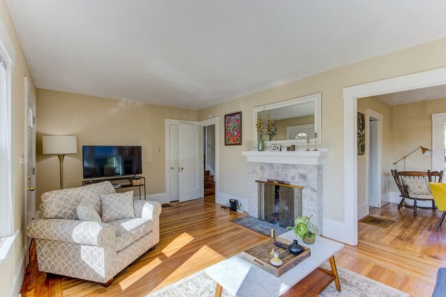 Photo - 2243 Woolsey St Unit ID1355615P