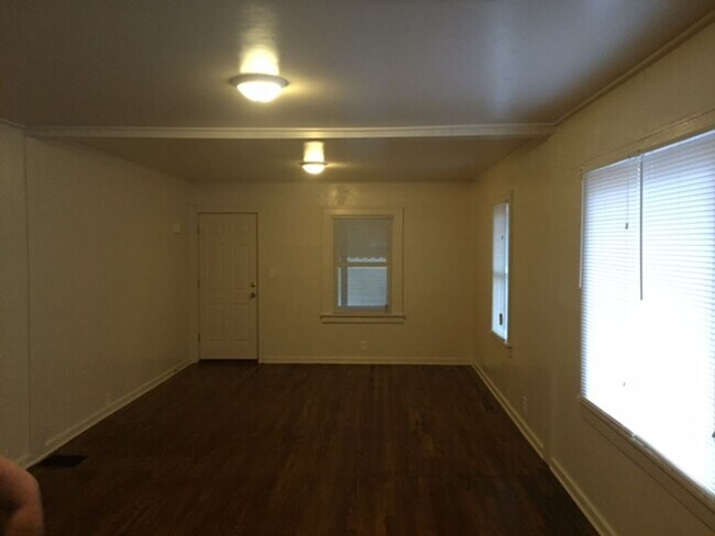 Photo - 3299 Glengary Rd