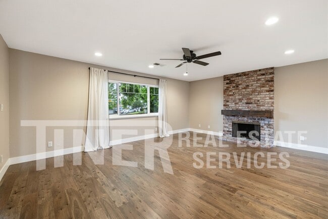 Photo - 6982 Pampas Way