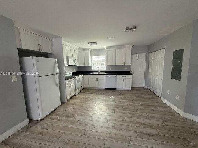 Photo - 4393 Davis Rd