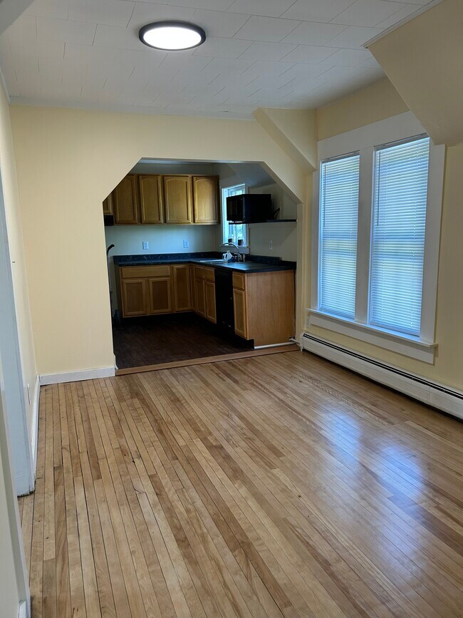 Photo - 35 Ammonoosuc St Unit Newly Renovated 2 Bedroom Apartment