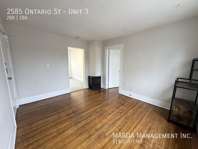 Photo - CHARMING 2 BED/1BATH SECOND FLOOR UNIT IN WALKERVILLE + HYDRO & GAS! Unité 3