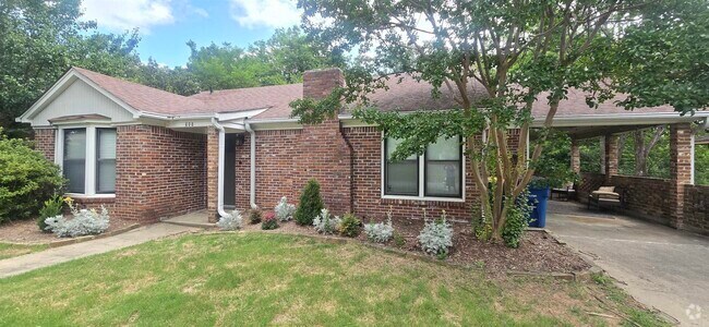 Building Photo - 600 Skyline Dr Rental