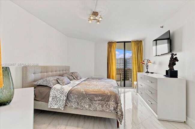 20185 E Country Club Dr Unit 1104