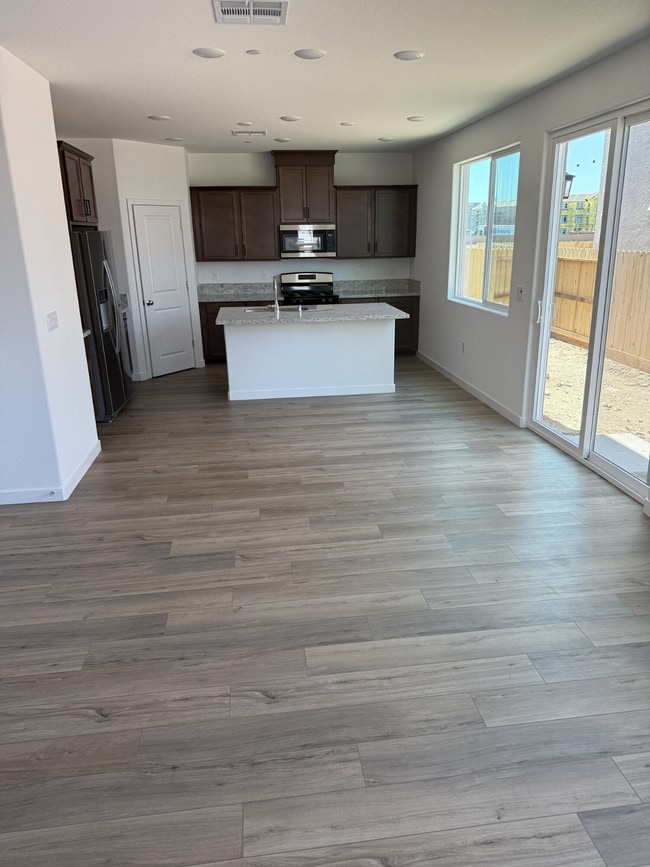 1392 Leonhardt Loop