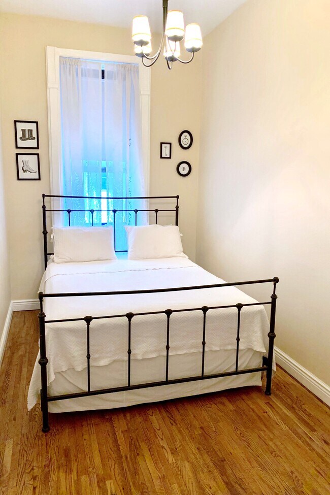 Photo - 134 W 71st St