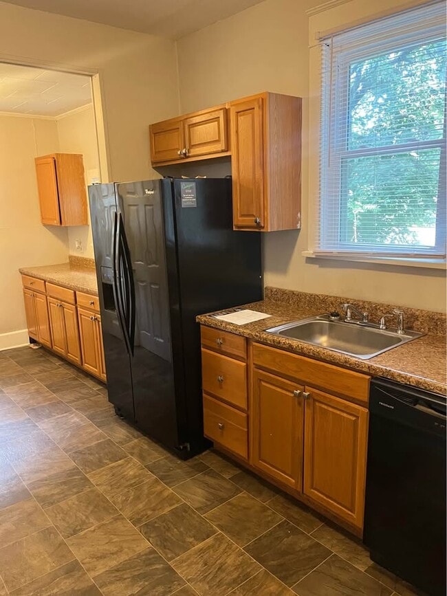 Building Photo - 524 N Alameda Ave Rental
