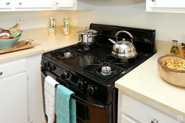 2BR, 2BA - 1,084 SF - Concord Chase