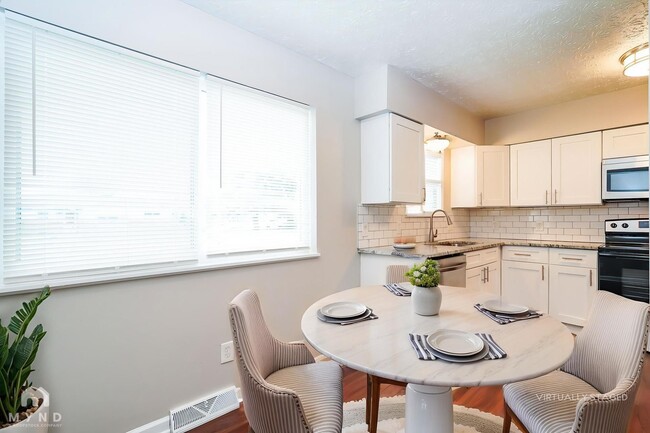 Photo - 10 Oakwood Dr