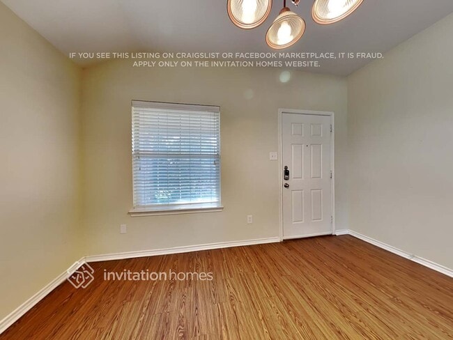 Photo - 950 Heather St
