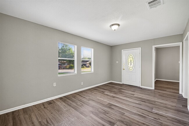 Photo - 4909 Holloway Dr