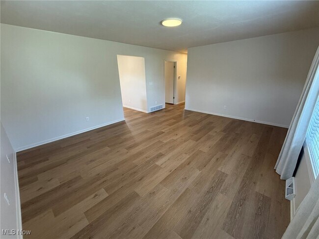 Photo - 312 Minnich Ave NE