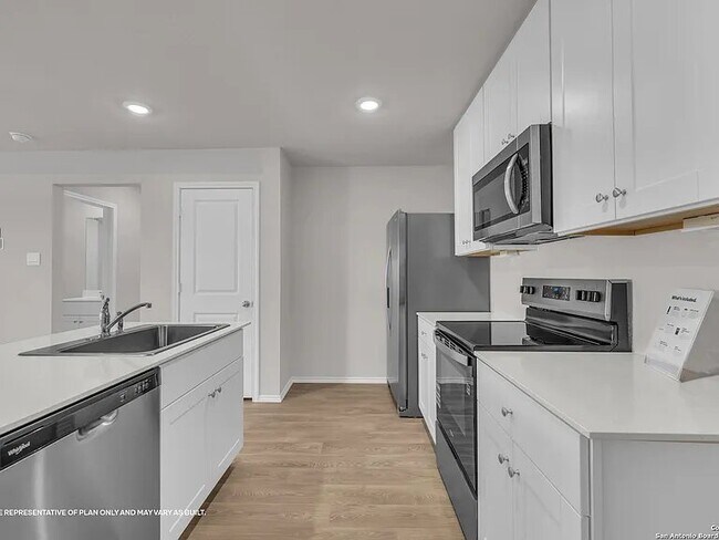 Photo - 242 Surrey Oaks
