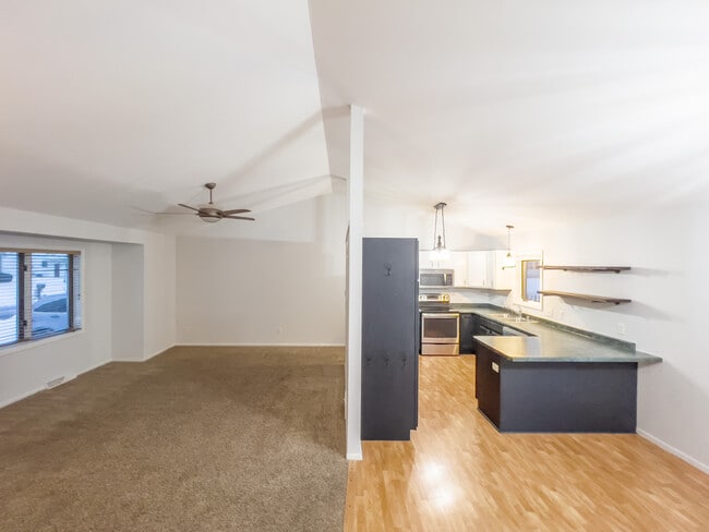 Living room/Kitchen - 605 Ruxton Ridge Dr