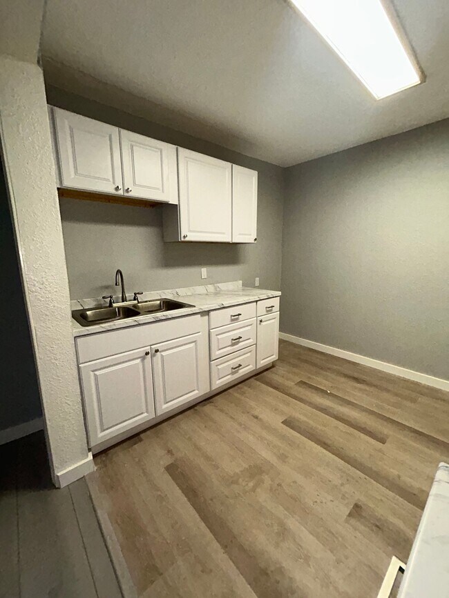 Photo - 314 W Clarendon Dr