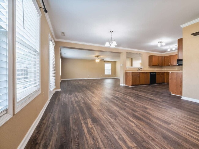 Photo - 910 Torsion Lane