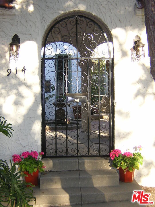 Photo - 914 Burnside Ave