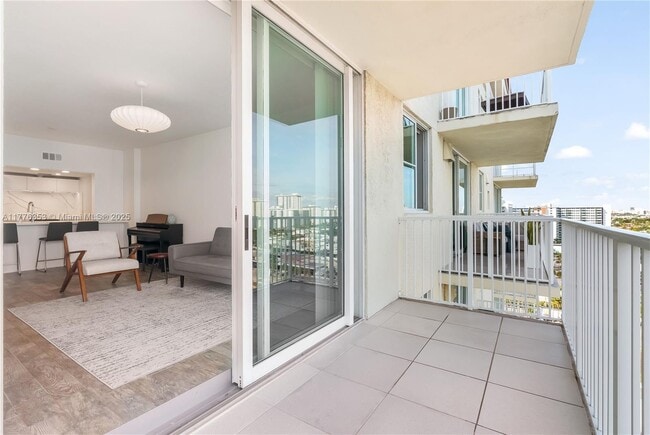 Building Photo - 3020 NE 32nd Ave Unit 1505 Rental