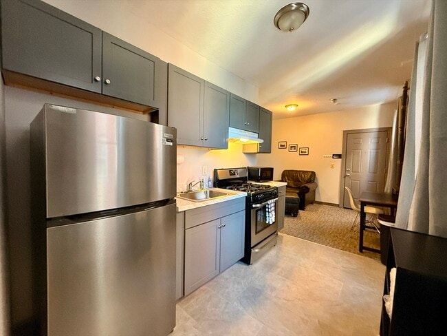 Building Photo - 70 Russell St Unit 3