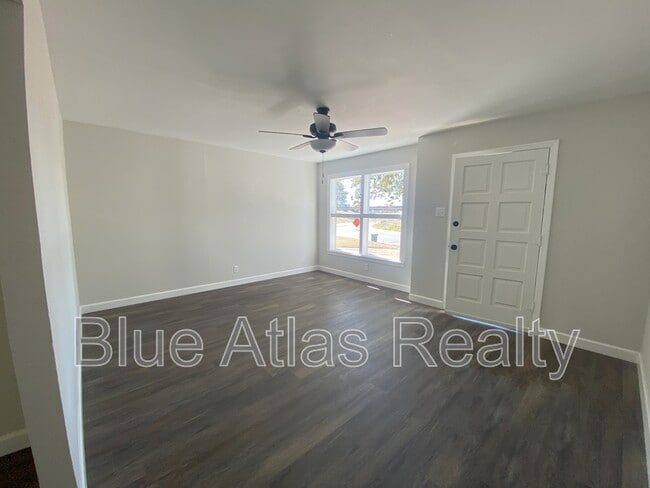 Photo - 1303 College St