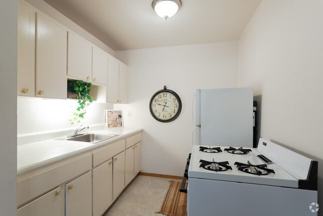2BR, 1BA - Conservatory